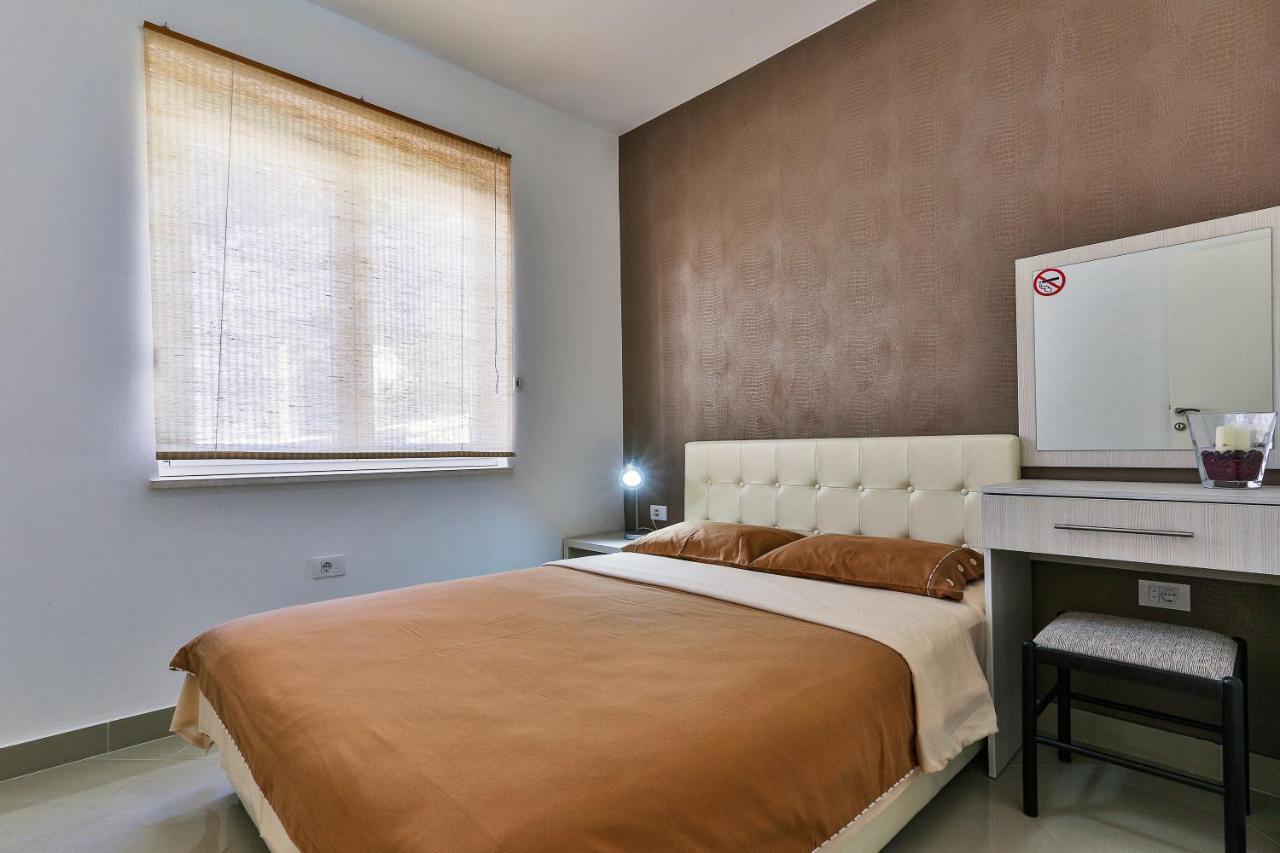 Zelen Lux Apartment Sutomore Exterior photo